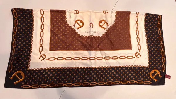 VINTAGE: Etienne Aigner | classic, square silk scarf - Image 9
