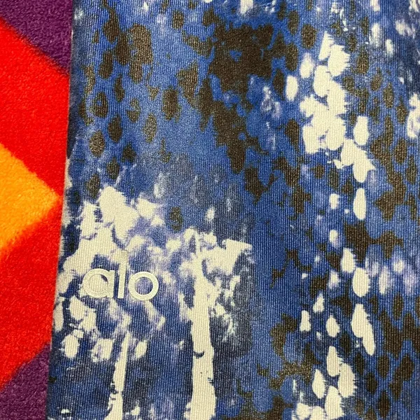 alo yoga snakeskin capri - Image 3