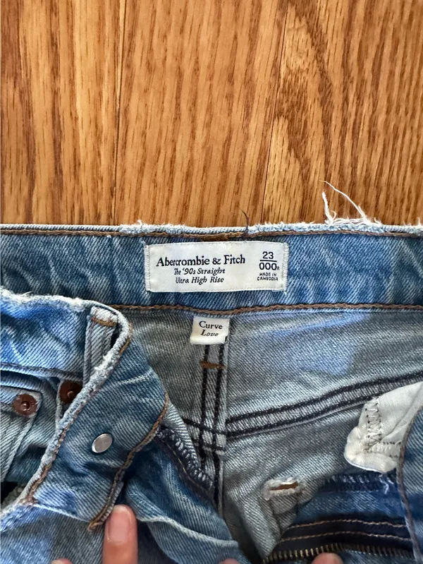 Abercrombie High-Rise Jeans 90s Straight Curve Love - Image 3