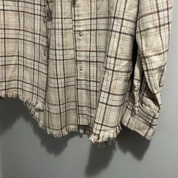 NEW IN Oversized Flannel Button Down Plaid Jacket Raw Hem NWT Tan Size M - Image 7