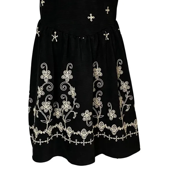 Cider Black White Floral Embroidered Mini Dress V-Neck Spaghetti Strap Medium - Image 5