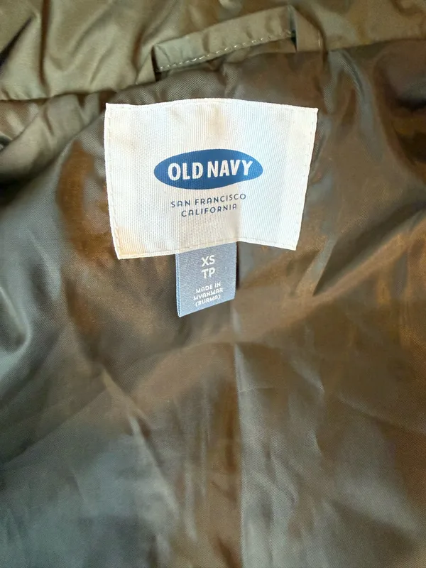 Old Navy Women’s Vest Puffer Small - Image 3