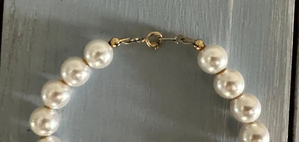 Beautiful Faux Pearl Beaded Bracelet 7.75” Long - Image 6