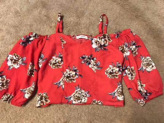 live to be spoiled red cropped off the shoulder tee - Image 4