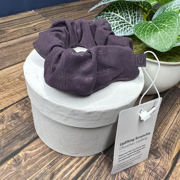 Lululemon Uplifting Scrunchie NWT ONE SIZE (BLCT) - Image 5