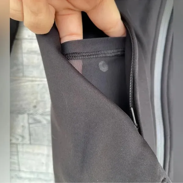 Lululemon Chill Going Strong Jacket size 4 - Image 9