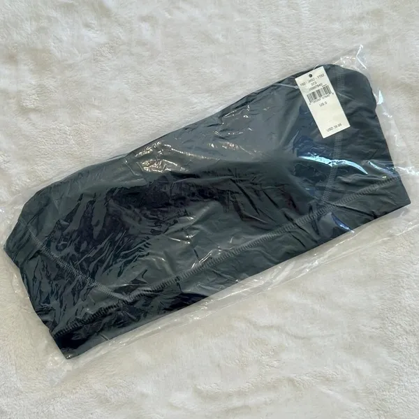 NWT Offline by Aerie Black with Gray Stitching Goals Padded Sports Bra - Size: S - Image 6