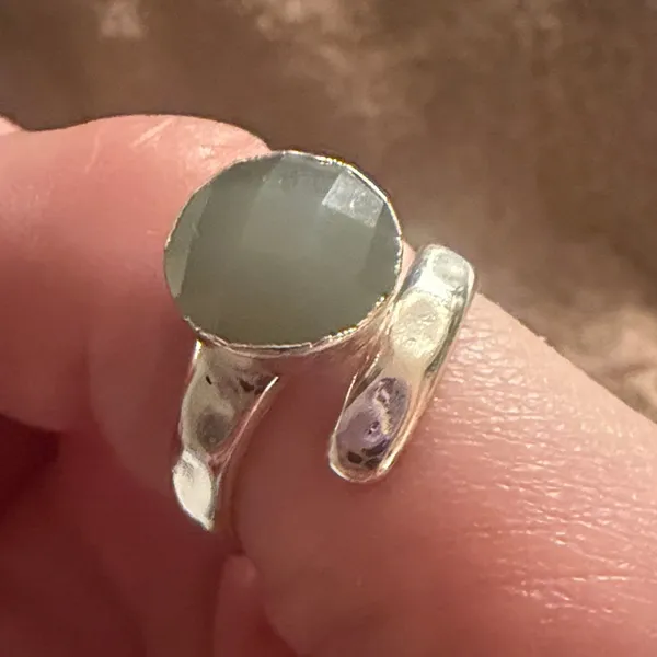 Elegant Silver Ring with Green Stone - Image 5