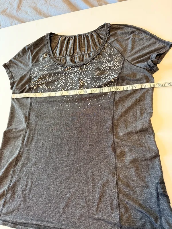 Lululemon short sleeve Top, grey size 12 - Image 3