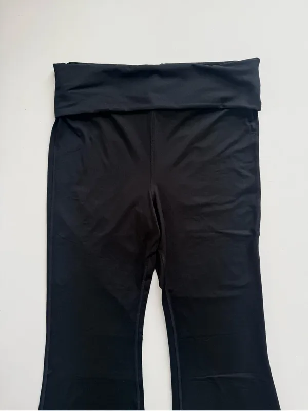 Fabletics Cloud Jersey Foldover Flare Black Size Large SHORT - Image 4