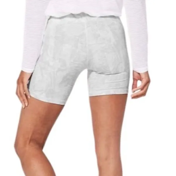 Size 8 Lululemon Train Times Short 6" Inseam Eternal Wave White / White - Image 14