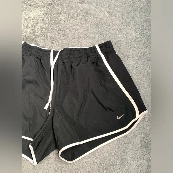 Nike Black Athletic Shorts large - Image 3