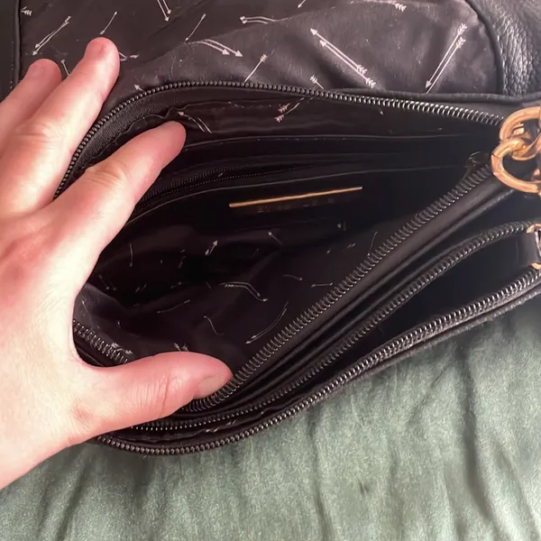 Francesca’s Black Crossbody Purse - Image 4