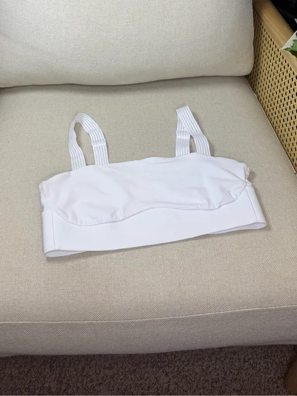 Alo Yoga Serve It Up Bra Size small - Image 3