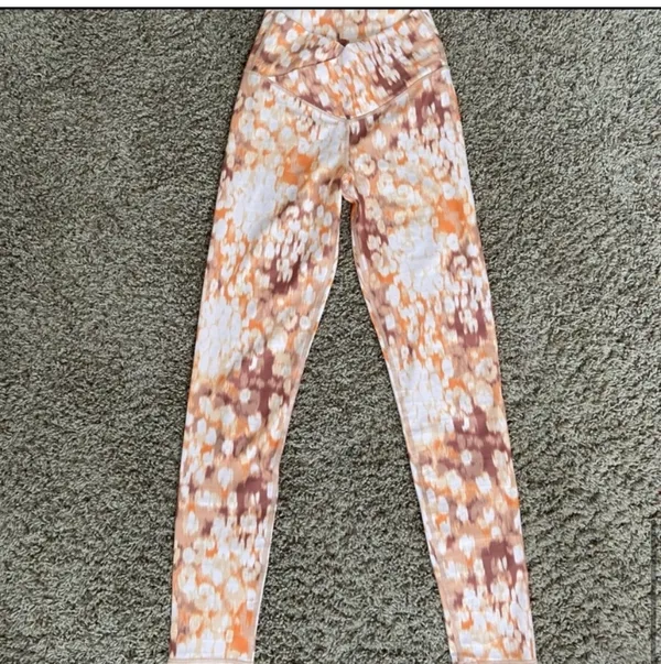 offline shine sports bra and high waisted crossover leggings set - Image 5