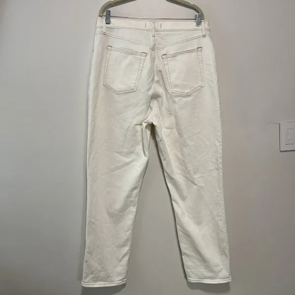 Abercrombie & Fitch NWT The 90s Straight Leg Ultra High Rise Curve‎ Love Jeans - Image 3