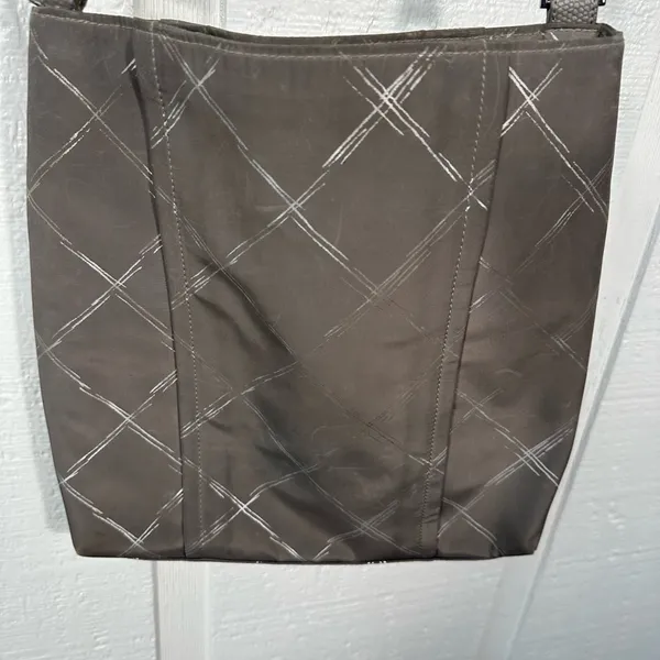 Vera Bradley Nylon Crossbody Shoulder Bag Purse With Silver diamond Patt… - Image 9