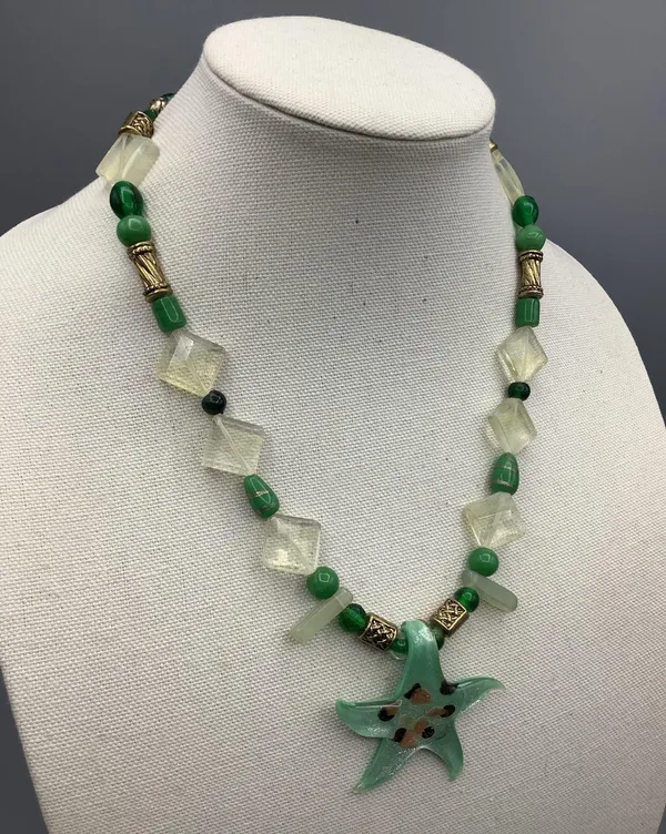 Handmade Beach Style Y2K Vintage Green Seastar Glass Beaded Necklace - Image 4