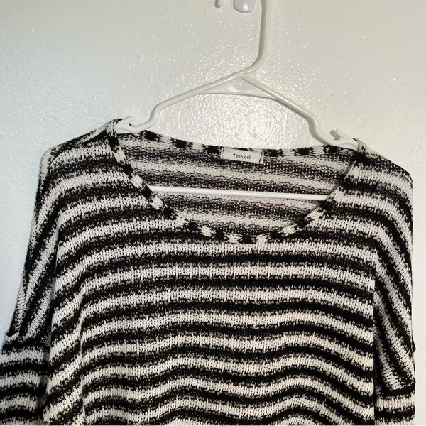 Teenbell Women's Oversized Knit Top White Black Metallic Rose Gold Stripes Round - Image 2