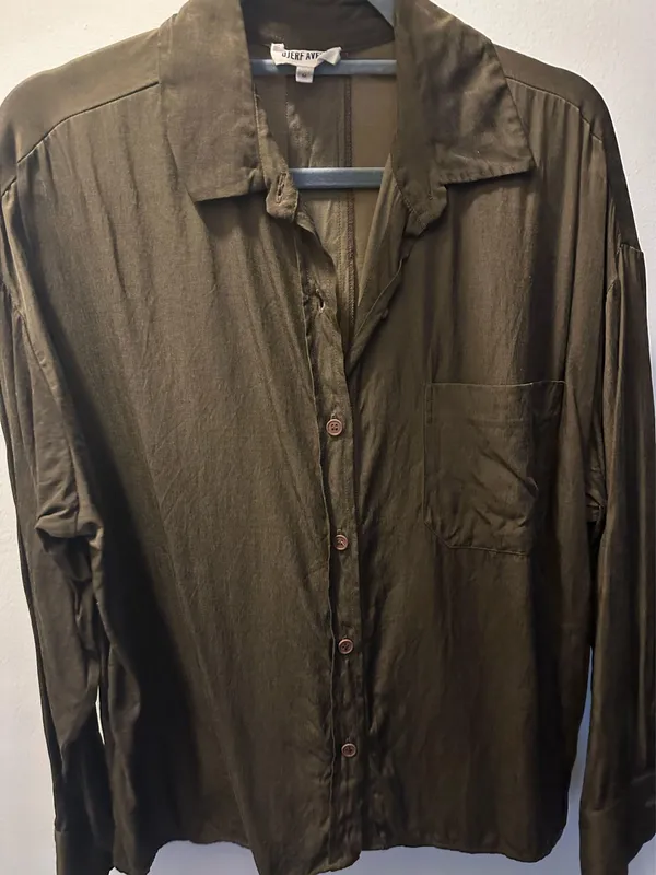 Djerf Avenue On The Go Shirt Mocha - Image 4