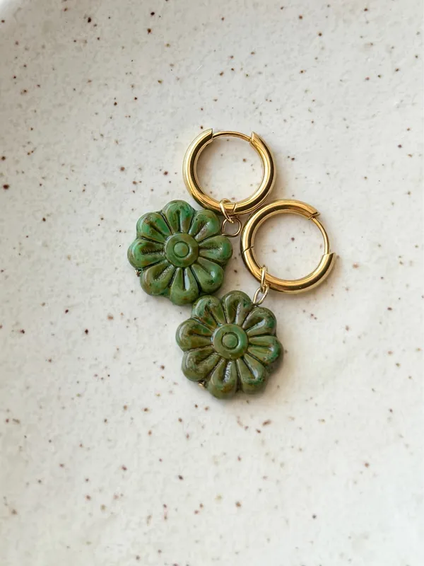 Handmade unique fairy retro cute Czech glass flower hoop dangle earrings💚 - Image 6