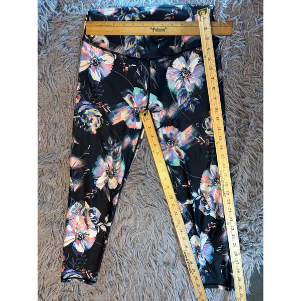 Fabletics Floral High Rise Cropped Leggings Black Multi CS1826107-2439 Small - Image 2