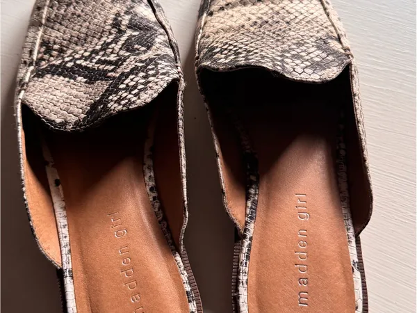 Madden Girl Black & Cream Snake-Print Slide Mules - Image 10