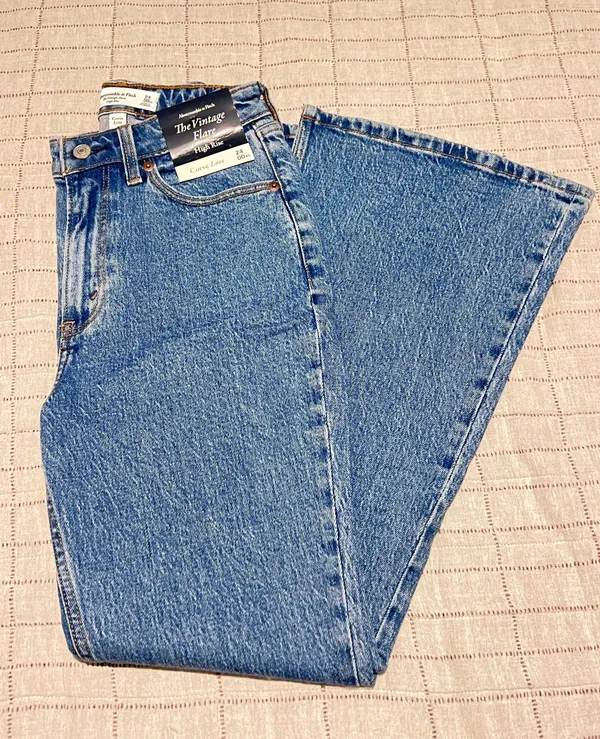 Abercrombie Vintage Flare Curve Love Jeans - Image 3