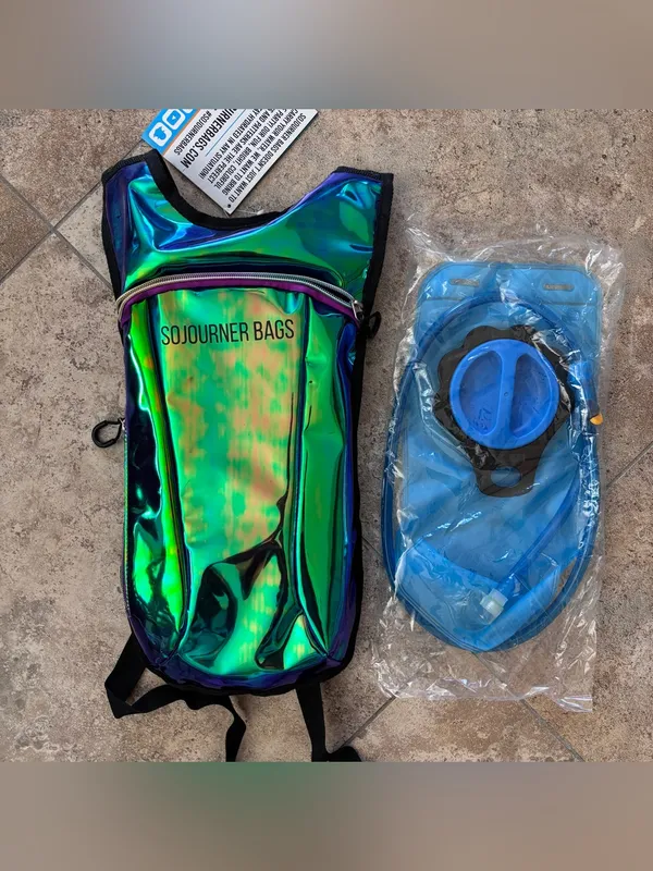 NEW Sojourner Bags Iridescent Oil Slick 2L Hydration Pack - Image 2