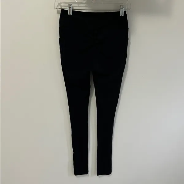 Gymshark Black Ruched Butt Pocket Leggings - Image 2