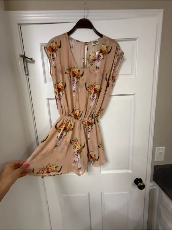 Show Me Your MuMu Blush Floral Keyhole Romper - Image 3