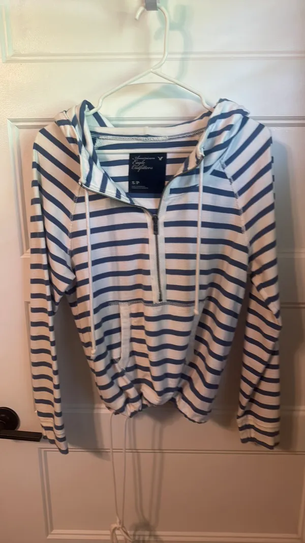 American Eagle Outfitters Sweatshirt Hoodie - Image 4