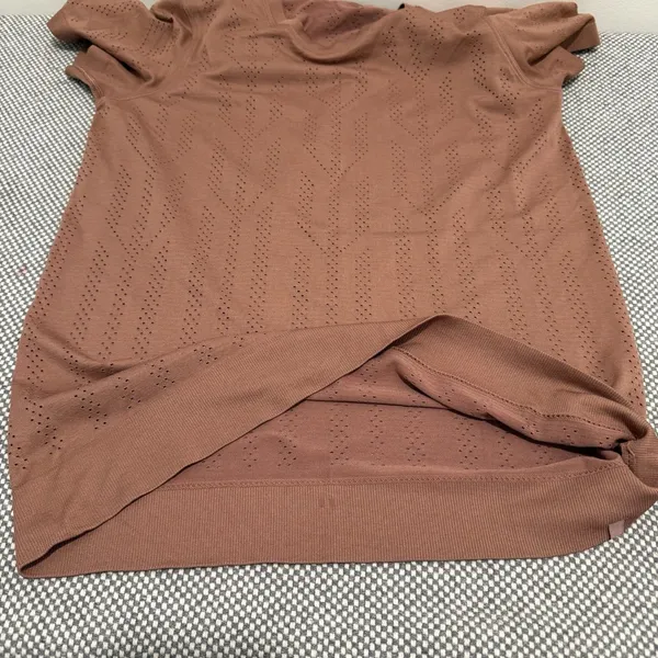 Lululemon Swiftly Breathe Short Sleeve Silverescent Size 6 - Image 7