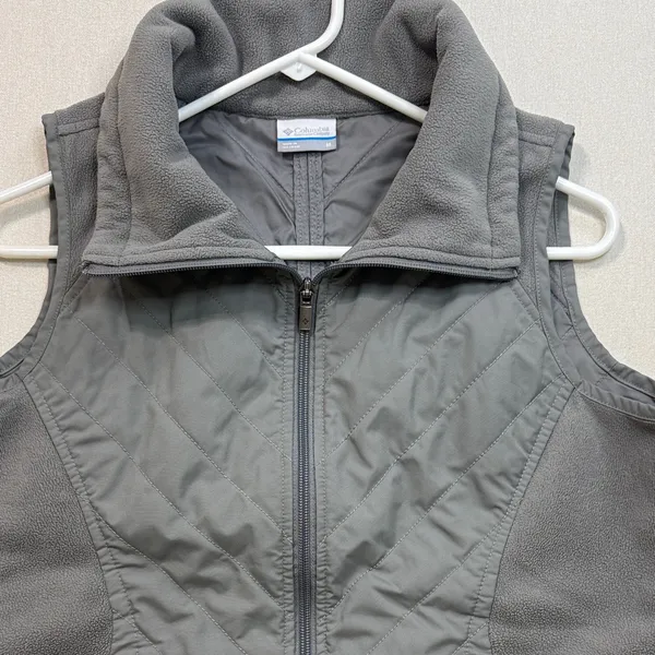 Columbia Women's Charcoal Quilted Vest - Image 7