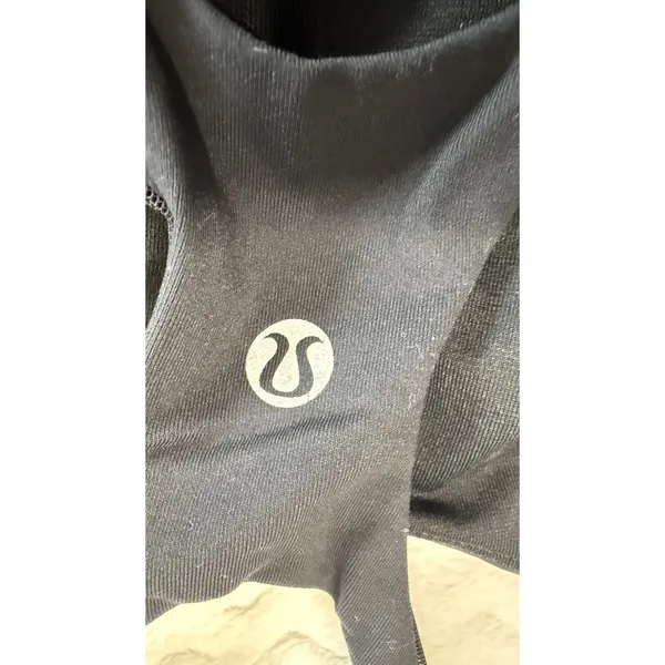 Lululemon Black Racerback Tank Top with Built-in Bra Size 4 High-Low Hem - Image 3