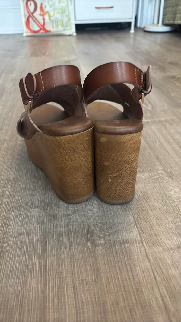 Old Navy Brown Wedge Sandals - Image 5