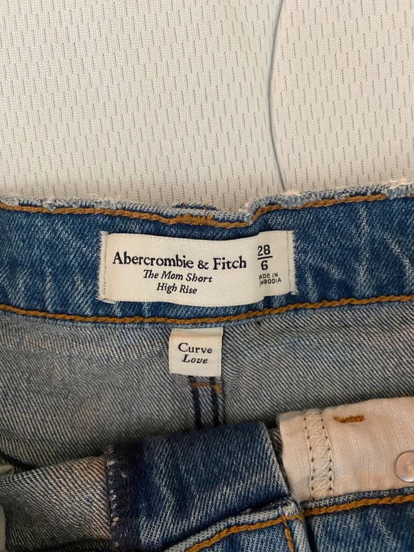 Abercrombie High Rise Mom Short Curve Love - Image 3