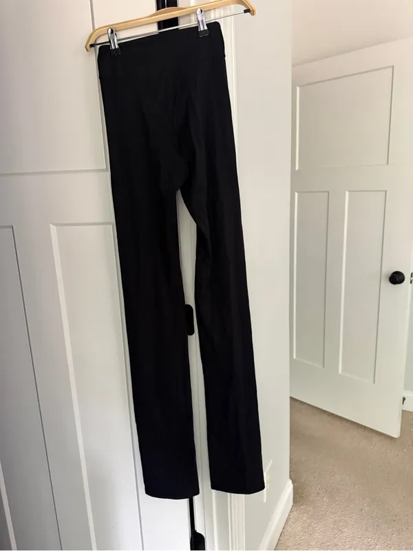 Nike Skims V-line High-Rise Black 39" Straight Leggings - Image 7