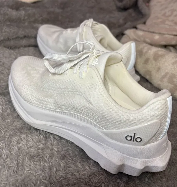 Alo Yoga Tennis Shoes - Image 3