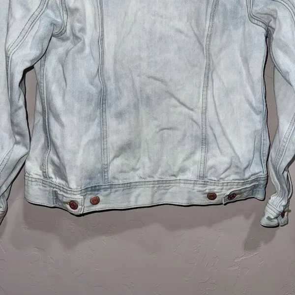 Old Navy Light Wash Denim Jacket Size Small - Image 3