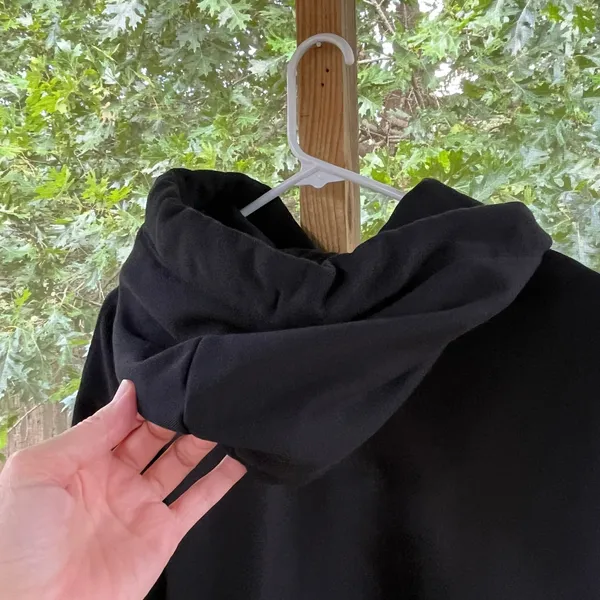 Alo Yoga Women's Black Cropped Long Sleeve Hoodie Size XS - Image 4