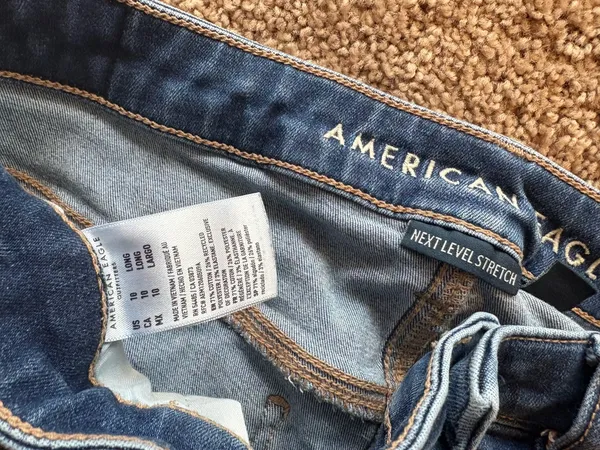 American Eagle Jeans - Image 3