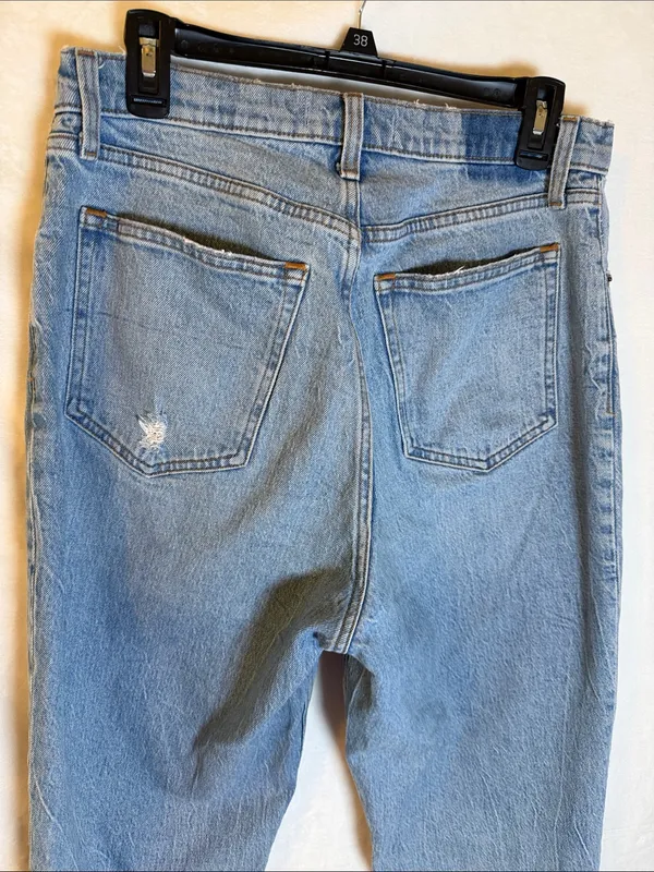 Abercrombie & Fitch Classic Light Wash High-Rise Straight Jeans - Image 8