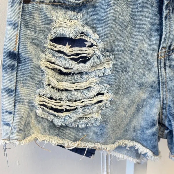 Refuge Patriotic Acid Wash Distressed American Flag Denim Shorts‎ Blue Sz 0 Star - Image 3
