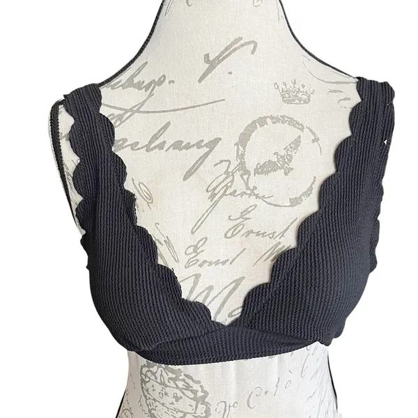 Beach Joy Black Smocked Scalloped Bikini Top Textured Swim Bralette Sz Small - Image 2