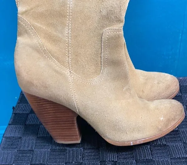 Carlos Santana tall tan suede boots with heels - Image 2