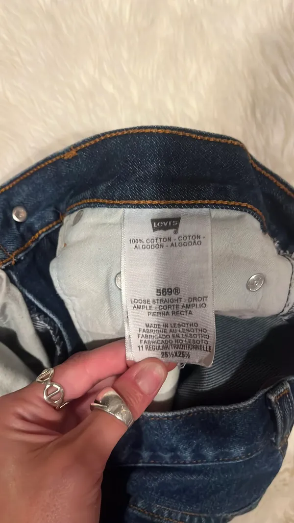 Levi's 569 Vintage Shorts - Image 4