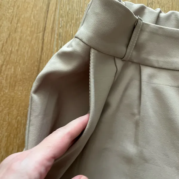 Tan Women's Shorts Size 2 - Image 5