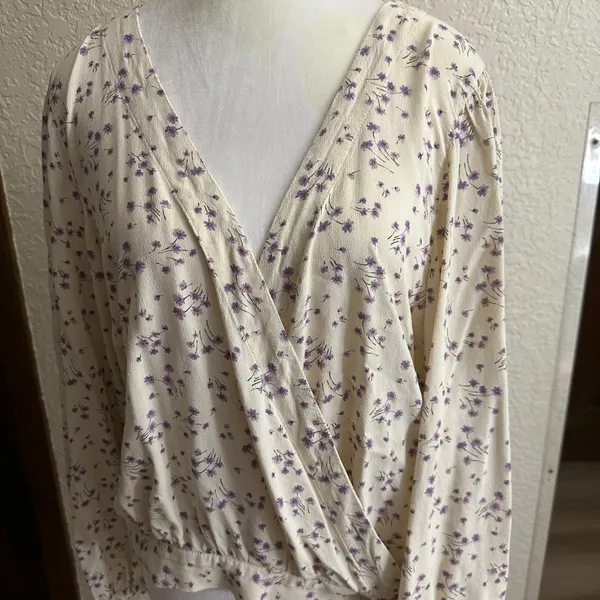 American Eagle Wrap Top Womens XL Cream Purple Floral Long Sleeve Viscose Blouse - Image 14