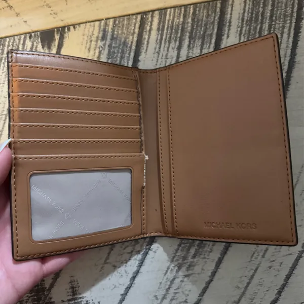 Michael Kors Brown Wallet & Passport Classic Monogram Design - Image 5